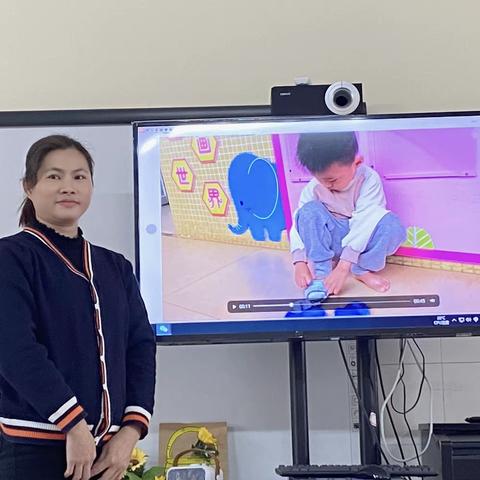 小一班生活活动《穿袜子》