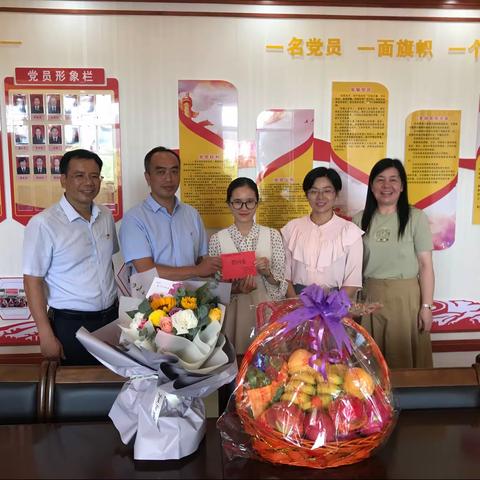 心系教育 情暖园丁——新靖镇开展教师节慰问活动
