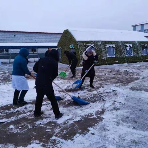 龙兴镇中心卫生院清雪纪实