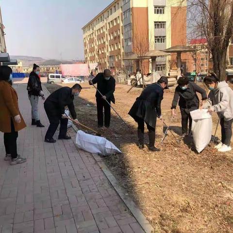 包保单位进社区开展环境卫生大整治活动