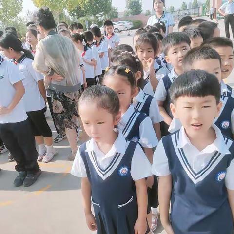 “走进小学，体验成长”怀周幼儿园大班幼儿观摩小学活动