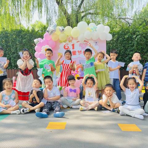 六月，是童年的摇篮，是童年的梦乡。 六月是一支歌，一支幸福的歌。我们迈着喜悦的步伐，走进了六月，走进了“六一”