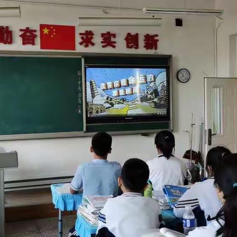 翟家中学组织学生观看《中小学德育学堂》和《改变你我命运的那些瞬间》活动