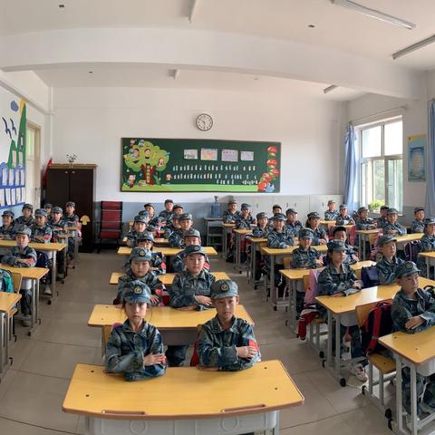 学习国防知识，争做优秀少年            三年七班主题活动