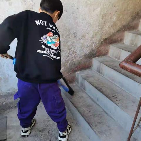 推动楼道垃圾分类——振兴小学二（10）班范子昕