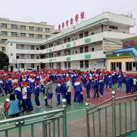 缤纷英语游园秀 童心跳跃齐飞扬——兴华实验学校小学生英语趣味游园活动