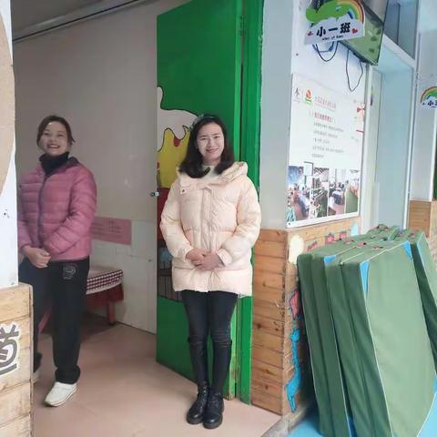 “今天我是一名幼儿园老师”