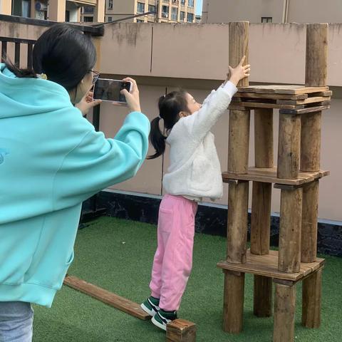 以仁爱心 筑幼师魂—寻找身边的榜样之老教师篇