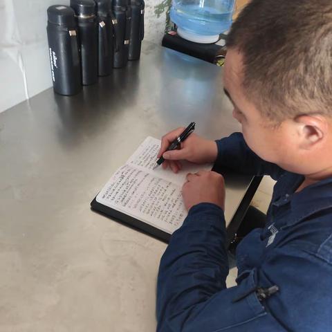 团结就是力量，无畏冲锋