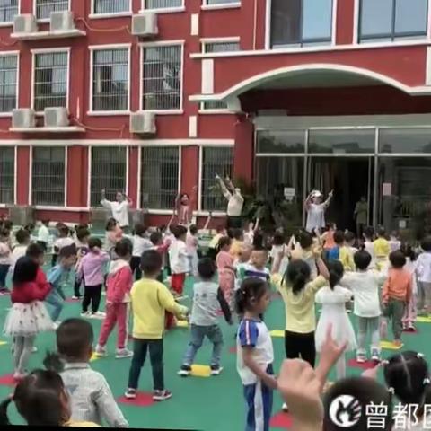 天冷了，坚持上幼儿园不迟到