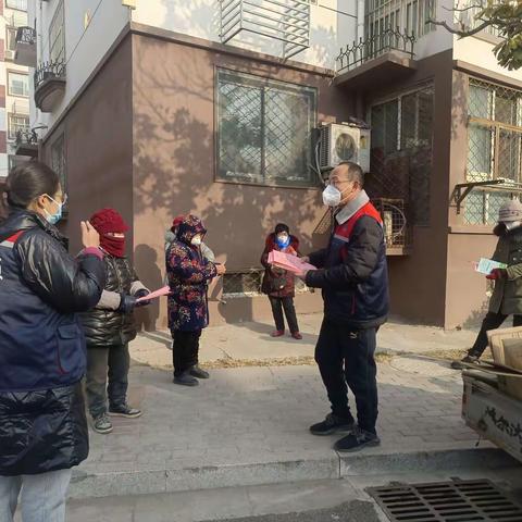 网格员发放爱心❤️告知书，呵护群众健康