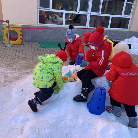 安吉游戏与东北雪地的邂逅——滑雪坡 齐市一幼鸡贝贝班冰雪案例