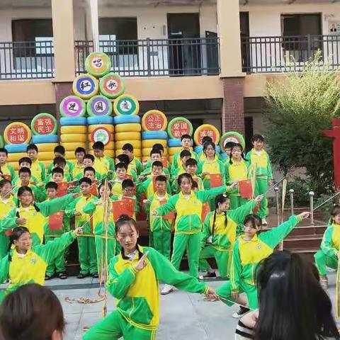 多彩校园    喜迎国庆  ——新宇小学五三班第二周爱心速递