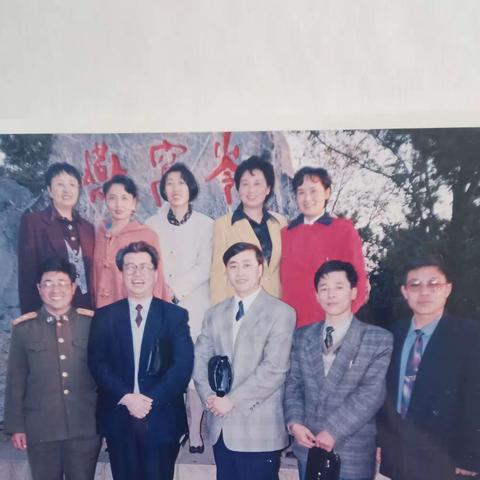 斗生便于收集收藏图片利用美篇相册形式收起图片也清楚点，配上音乐就雅俗共赏喜闻乐见了这100图片均为合影