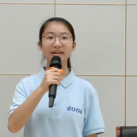 演讲小白——梁舒涵