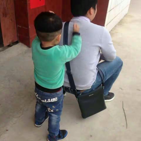 爸爸妈妈，我爱你们！！！我们都是孝娃娃