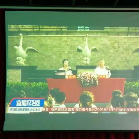 九小党员和教师收看《12345热线走基层》电视节目