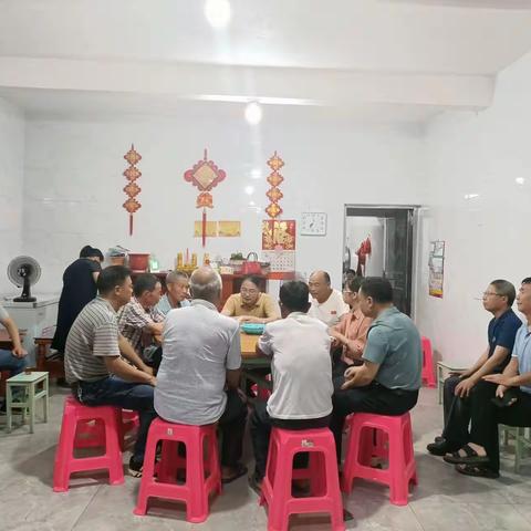 石壁镇红旗村开展“居民夜谈会”，进百姓家解群众忧