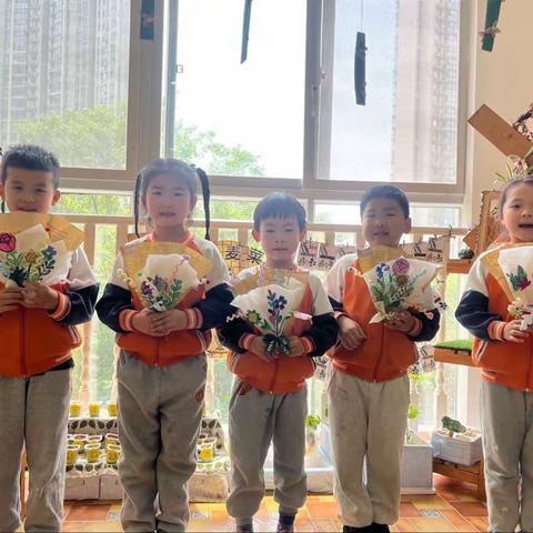 母爱似水淌我心，温润童年伴我行