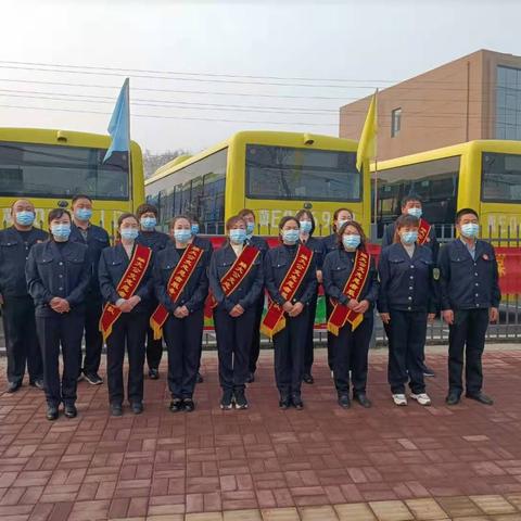 学习雷锋同志，弘扬雷锋精神——融大公交开展学习雷锋主题志愿服务活动