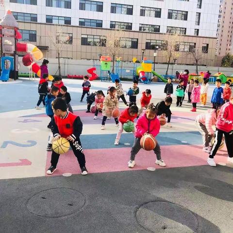 津南一幼金才园中班拍球展示活动