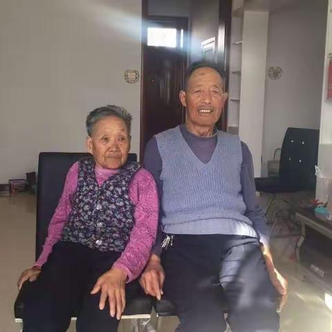 老人及女儿们的生活！