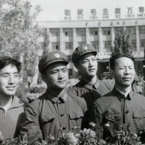 1976年在乌鲁木齐军区总医院！