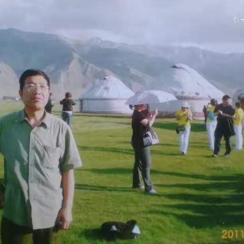 天山草原胡杨帐房！