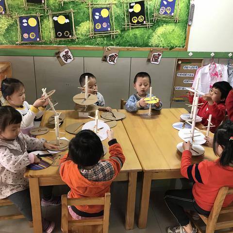 幼四班“动动手指，益智玩具”