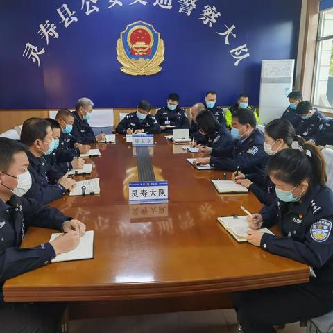 灵寿交警强力推进冬季公路交通安全区域整治行动