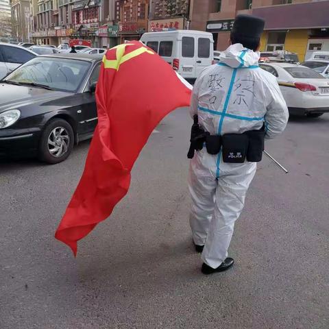 中山派出所风雨中救助流落街头的女大学生