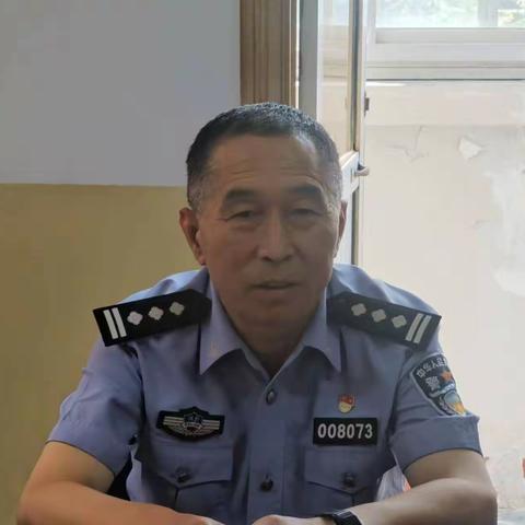 桥西分局党委委员、治安大队长刘广利一行到中山派出所督导检查治安重点工作
