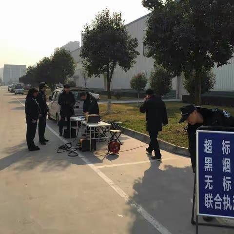 环保碑林分局机动车排气污染监管所联合碑林区交通局开展机动车尾气专项整治行动