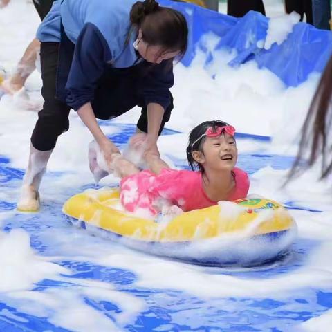 梦幻泡泡嘉年华——贝特尔幼儿园清凉一夏