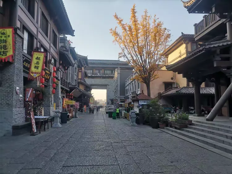 漫步许昌曹魏古城步行街,领略三国文化和传统文化
