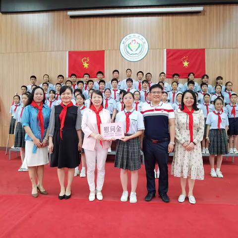 六一慰问暖童心   浓浓关怀显真情