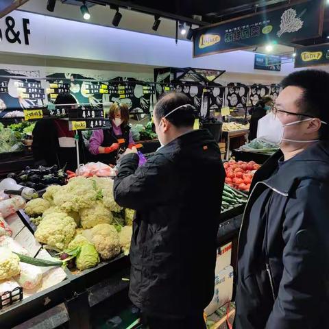 综合执法支队碑林大队对辖区商户进行价格检查