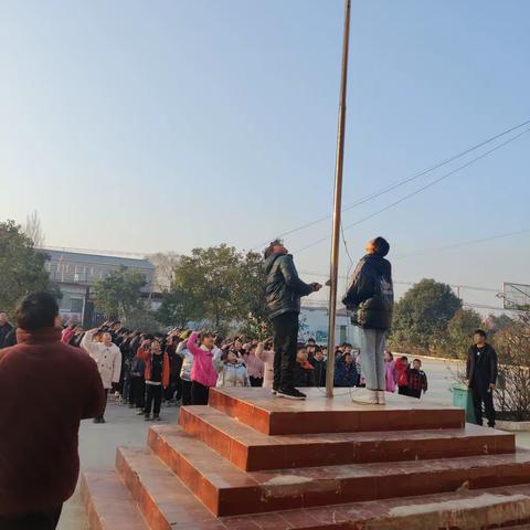 余园小学升国旗仪式！