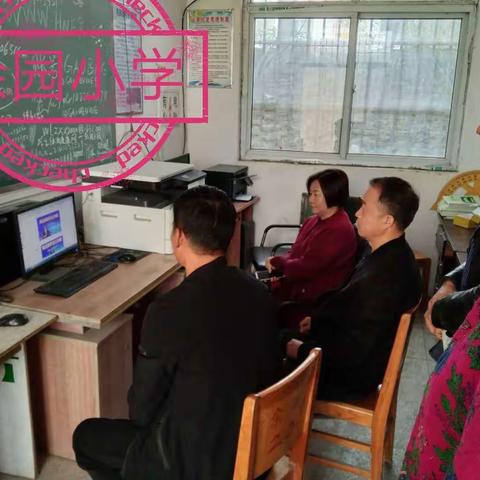 万隆乡中心校组织教师观看民法典公开课