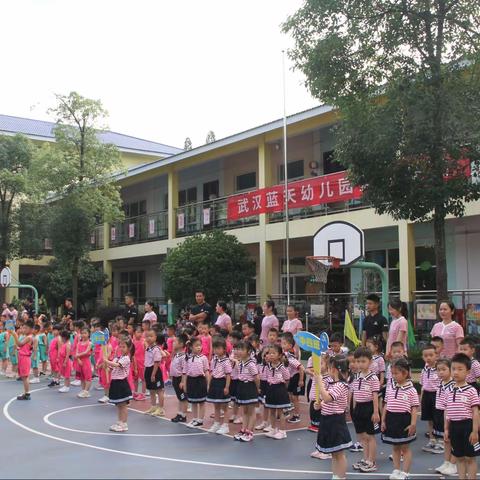 激情蓝天 逐梦篮球—空军武汉蓝天幼儿园篮球联赛开幕式