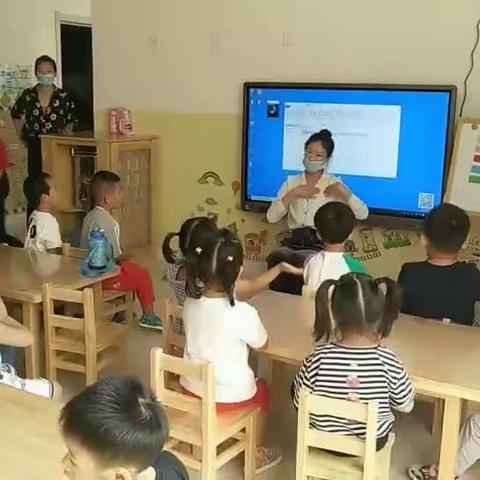 爱上幼儿园、快乐初体验（三）——大港太平中心幼儿园中二班阶梯入园活动体验报道