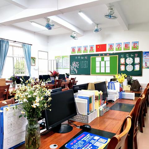 窗明几净 满目温馨——河口小学开展“最美办公室”评比活动