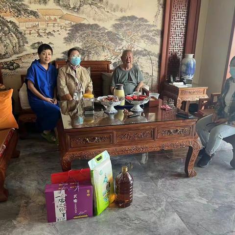 【智远街道林景苑社区】敬老爱老，情暖重阳—开展走访慰问活动