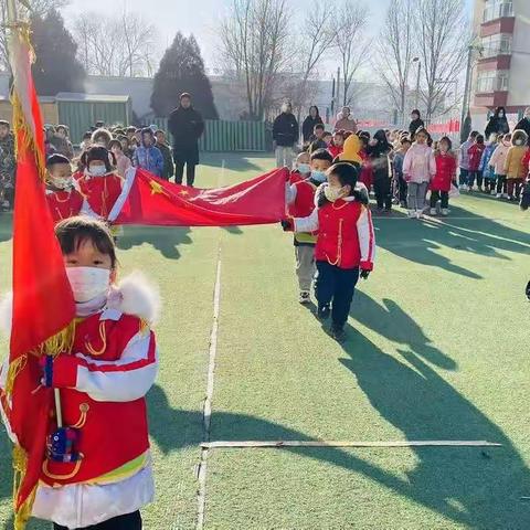 沙圪堵第四幼儿园第十八周迎新年升旗仪式——中四班