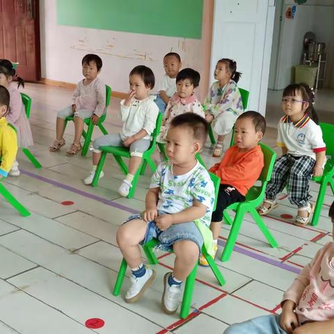 以心迎新童心同行——路口幼小一班第一周精彩纷呈