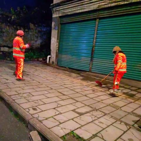 春节不打烊，坚守在一线的环卫工人