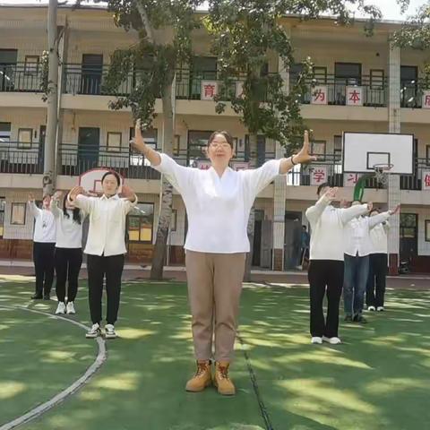 信用殷都，我们在行动——记安阳市园林路小学师生手势舞展示活动