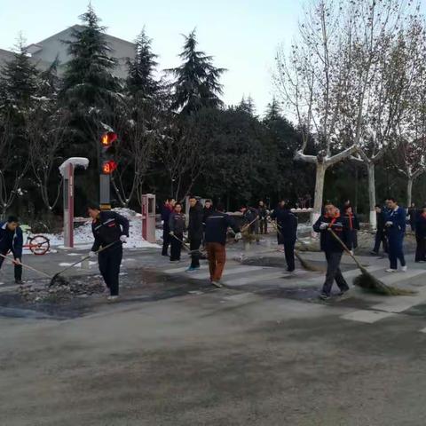 高科新达27日下午继续开展道路余雪清理