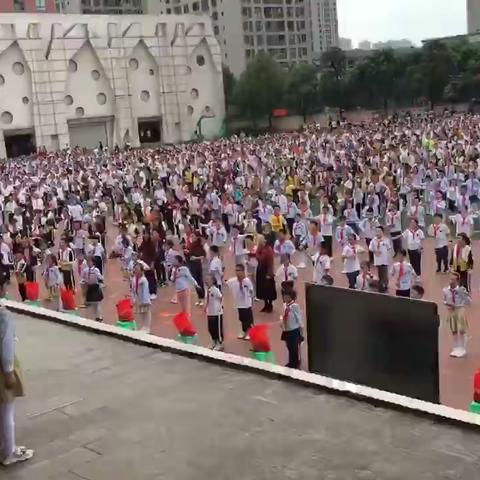 祖国母亲过生日，新城乐娃送㊗️福