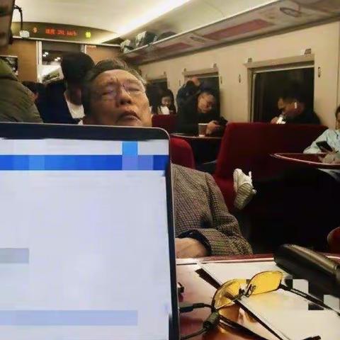 病毒无情，人间有爱，向英雄们致敬。我们宅在家学习，不出门，不给国家添乱！